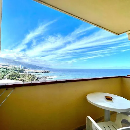 Apartment Apartment Overlooking The Atlantic Ocean From The Balcony In Puerto De La Cruz Puerto de la Cruz (Tenerife)