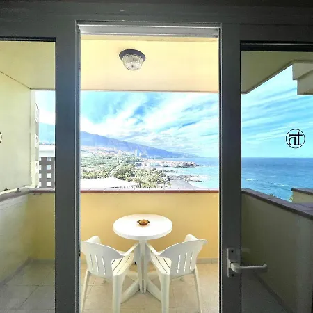 Apartment Apartment Overlooking The Atlantic Ocean From The Balcony In Puerto De La Cruz Puerto de la Cruz (Tenerife)