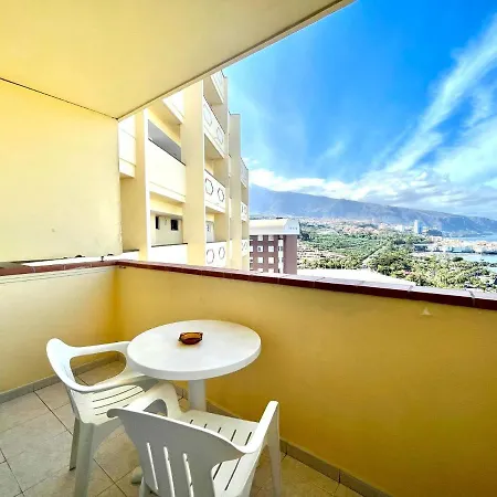Apartment Apartment Overlooking The Atlantic Ocean From The Balcony In Puerto De La Cruz *