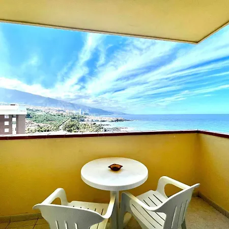 Apartment Overlooking The Atlantic Ocean From The Balcony In Puerto De La Cruz * Puerto de la Cruz (Tenerife)