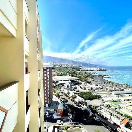 Apartment Overlooking The Atlantic Ocean From The Balcony In Puerto De La Cruz * Puerto de la Cruz (Tenerife)